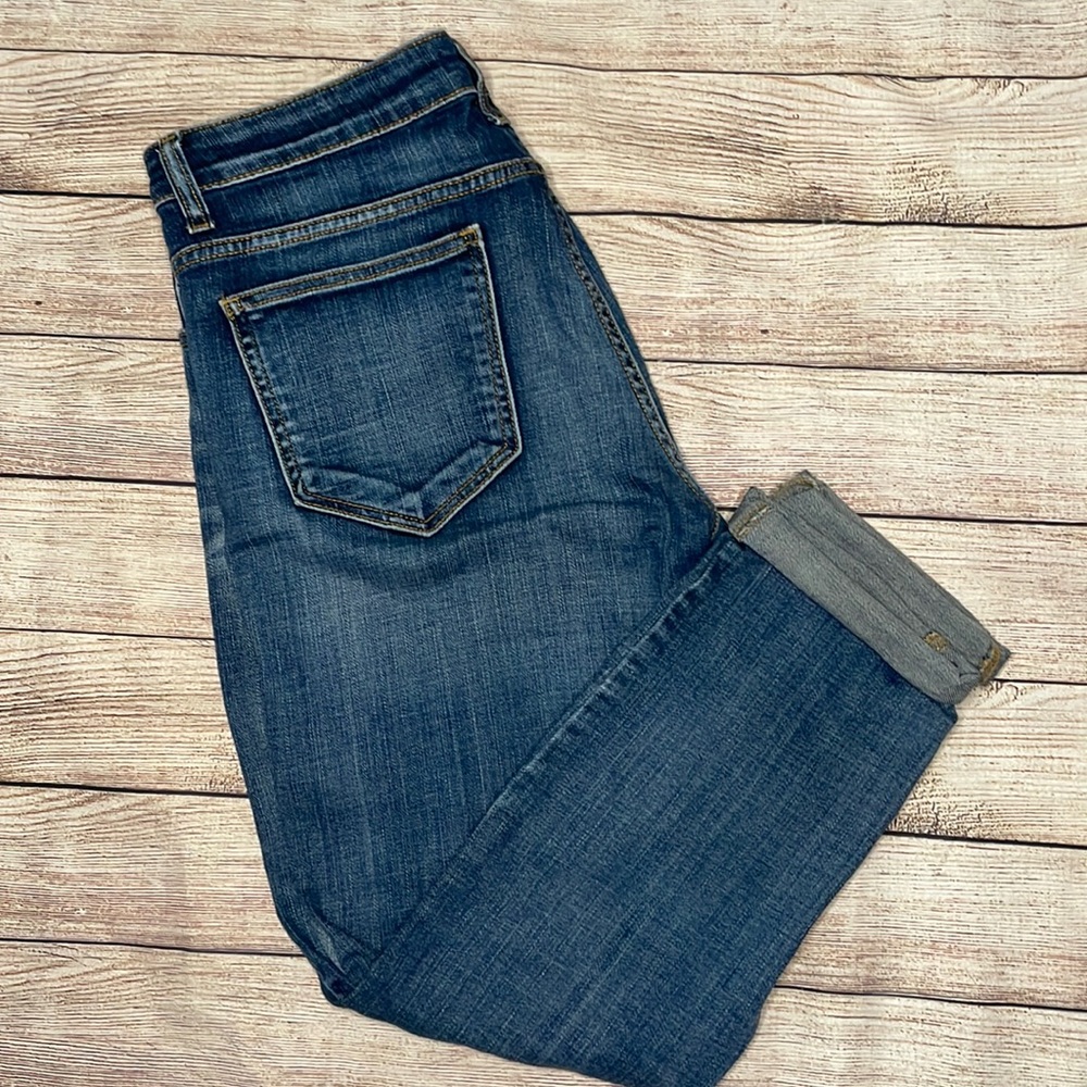 Forever 21 Distressed Mid Rise Ankle Jeans Size 28